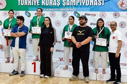 Cumhuriyet Anadolu Lisesi öğrencilerinden tarihi başarı