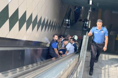 Gayrettepe Metro İstasyonu'nda korku dolu anlar. Görme engelli adam raylara düştü
