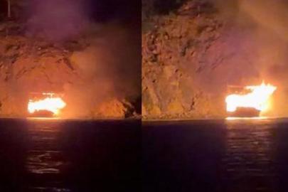 Antalya'da koyda demirli tur teknesi yandı