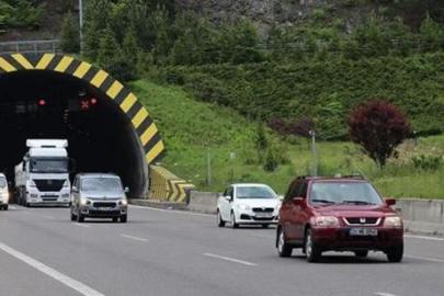 Bolu Dağı Tüneli'nde araç yangını! Ankara yönüne ulaşım durdu