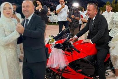 Düğün konvoyu görenleri şaşırttı! Gelin ve damat motosikletle salona girdi