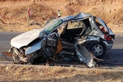 Gaziantep'te feci kaza! 2 otomobil çarpıştı: 3 ölü, 2'si çocuk 3 yaralı