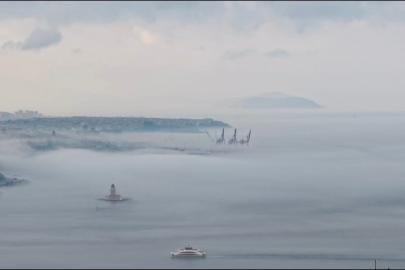 İstanbul'u sis bastı. Boğaz trafiğe kapatıldı, vapur seferleri iptal edildi