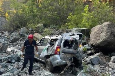 Osmaniye'de yayla yolunda feci kaza! Otomobil, 50 metre yükseklikten dere yatağına düştü