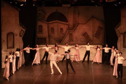 Zorba' balesi Bodrum'da tarihi kalede sahnelendi