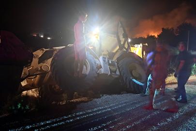 Antalya Serik'te orman yangını: Evler ve seralar yandı (2)