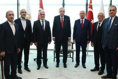 Cumhurbaşkanı Erdoğan, HÜDA PAR Genel Başkanı Yapıcıoğlu'nu kabul etti