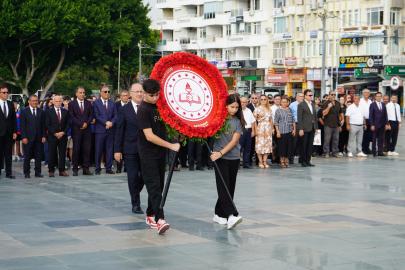 İlköğretim Haftası, çelenk sunma töreniyle başladı