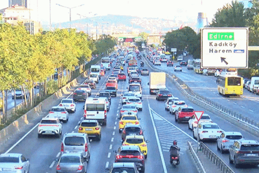 İstanbul'da eğitim öğretim döneminin ilk günü trafik yoğunluğu