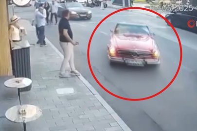 Valeye verilen klasik otomobil kaza yaptı: Firma masrafı ödemedi